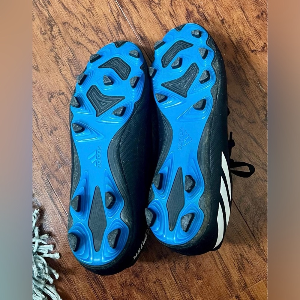 Kids soccer cleats